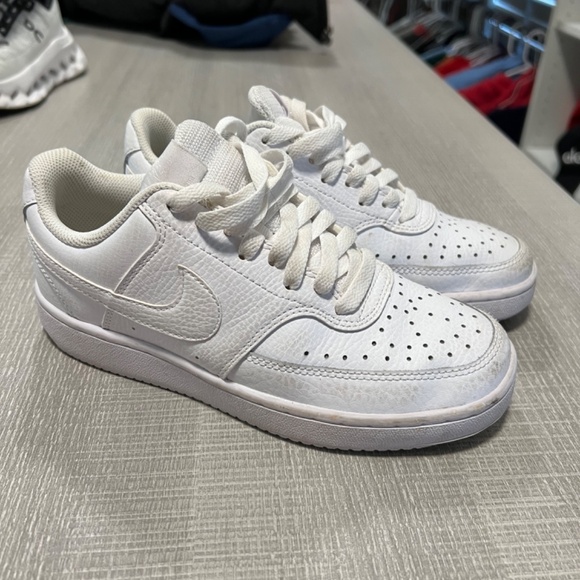 White Nike size 5 - Picture 2 of 3